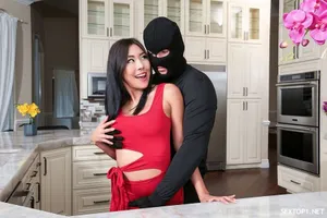 Em gái người yêu đánh thức con cặc to bự