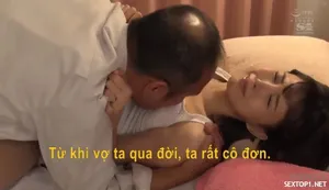 Em họ hổ trắng phục vụ em trai và đưa mặt liếm nhẹ con cặc lớn. Nghe theo lệnh của bạn sói, cưỡi lên người em trai để cho nó bú sữa, rồi tiến vào cái đít dâm đãng